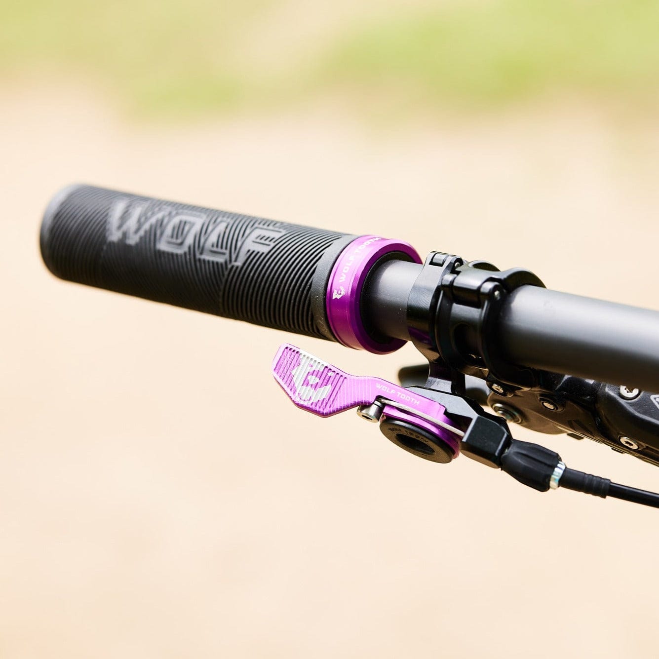 Wolf Tooth Components Echo Lock-On Grips